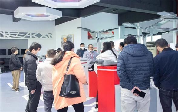 立洋光電入選 “LED顯示技術(shù)公益班” 學習基地！